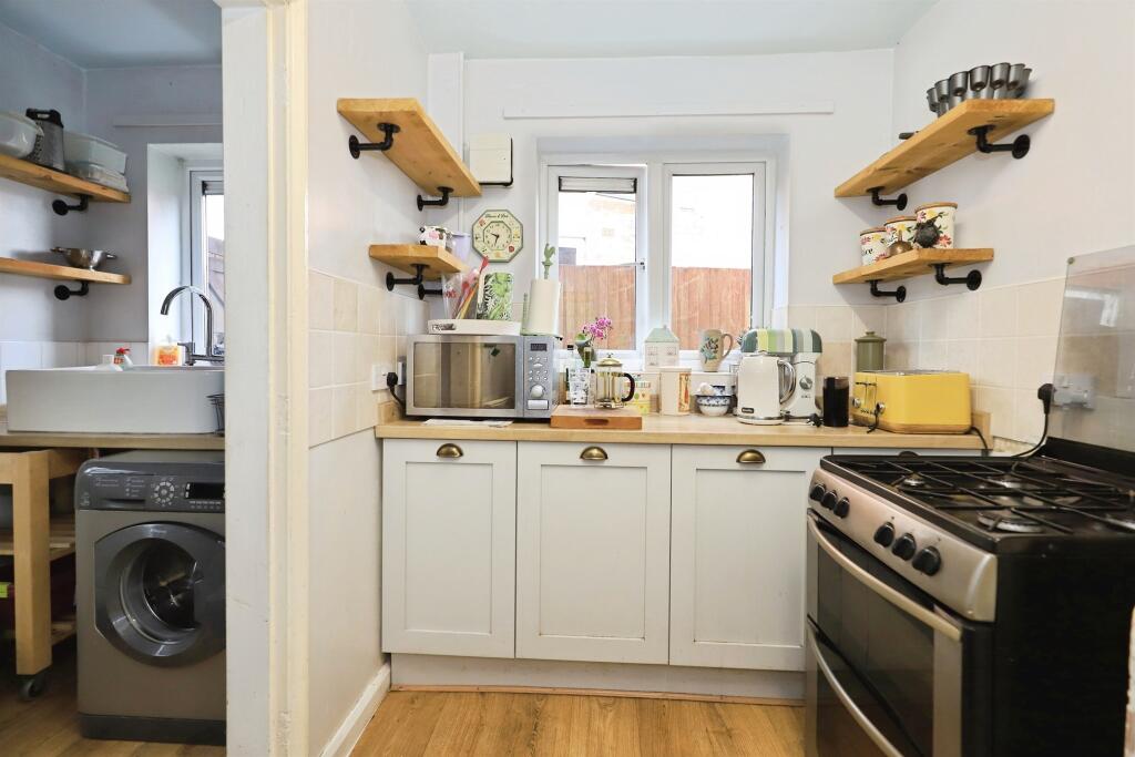 House in Wolverhampton, Heath Park, Heath Town - More