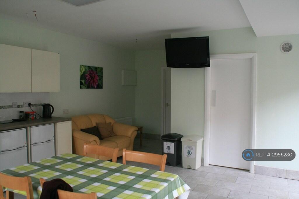 House in Nottingham, Beeston - More