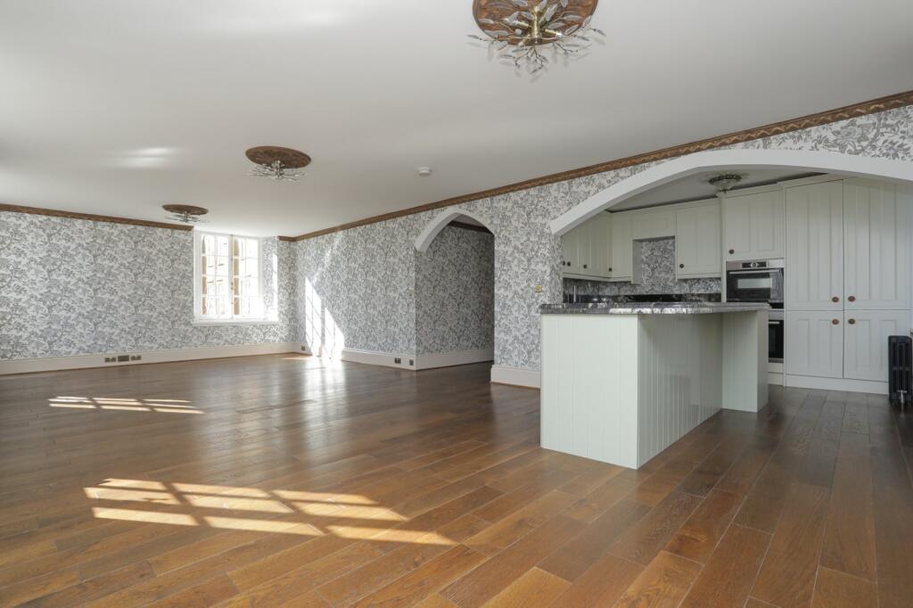 3-bed flat on Canterbury Road, Westgate-on-Sea, Kent, CT8, £325,000