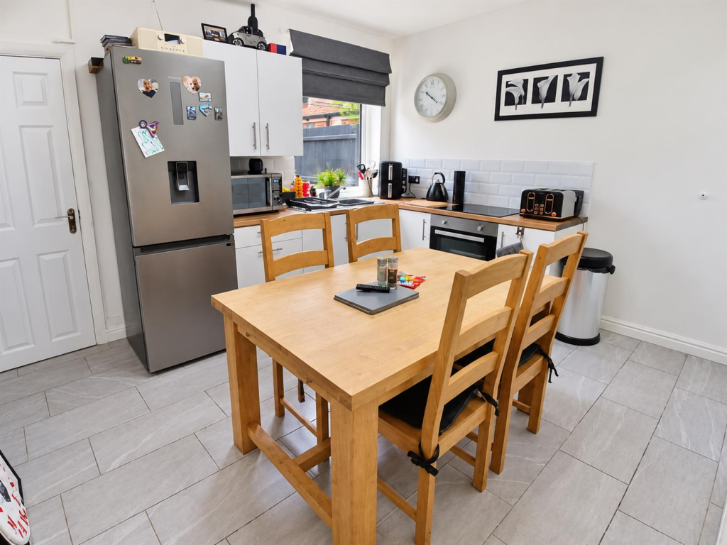 House in Nuneaton and Bedworth, Warwickshire - View 5
