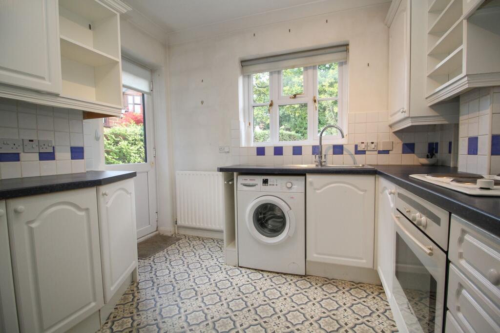 Primrose Walk, Fleet, GU51 photo 2