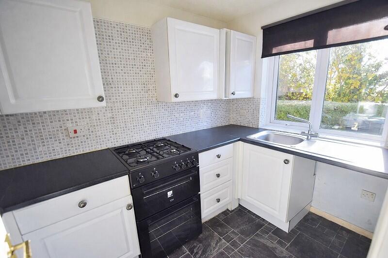 The Hyde, New Milton, Hampshire. BH25 5GA photo 2