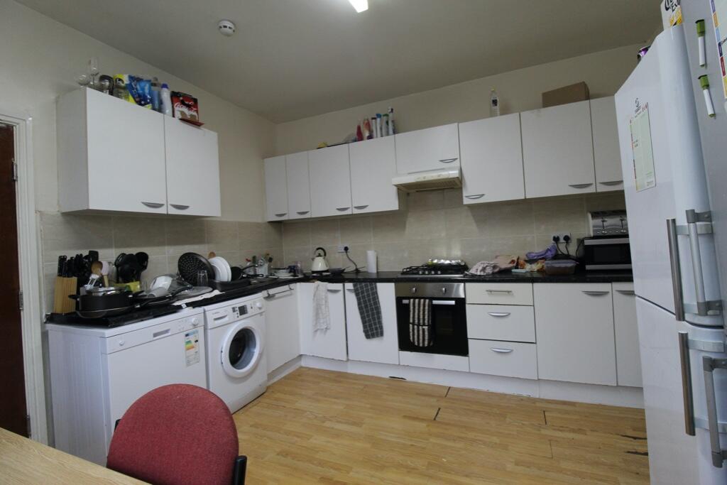 House in Leeds, West Yorkshire - View 5