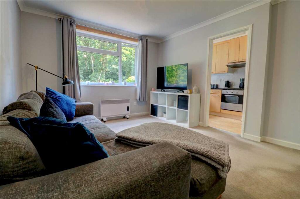 Apartment in Solihull, Meriden - View 2