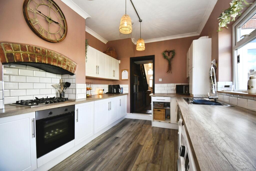 House in Hull, Sutton Ings, Longhill - View 4