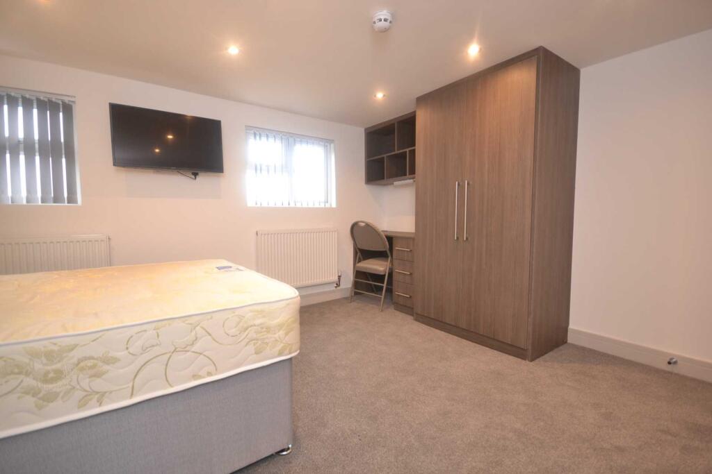 House in Reading, Spring Gardens, Whitley - More