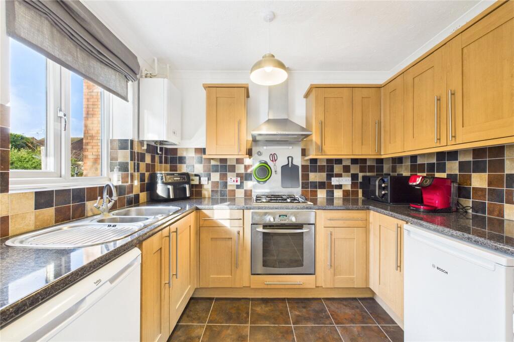 Rotherfield Close, Theale, Reading, Berkshire, RG7 photo 3
