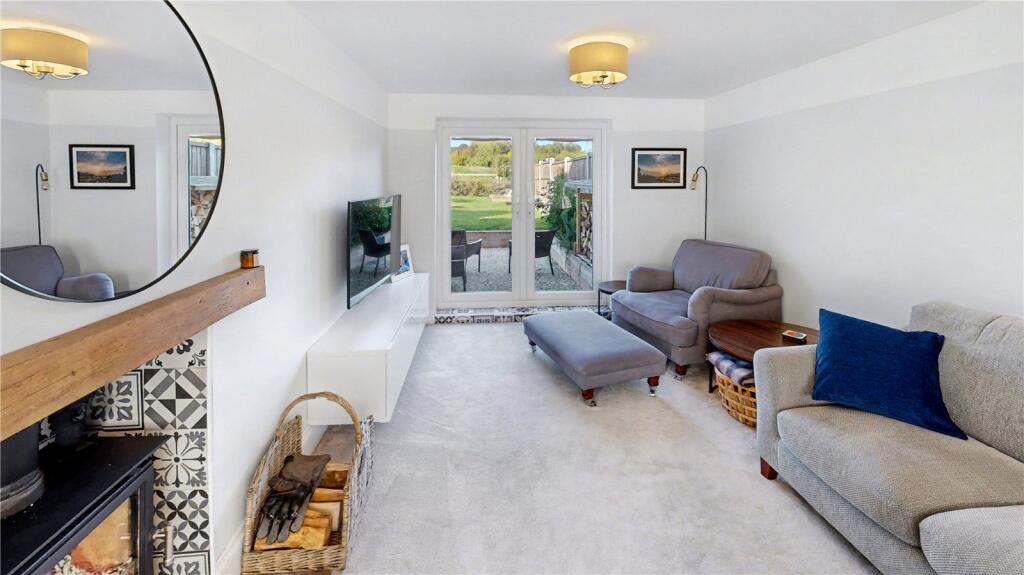Woodhall Close, Ombersley, Droitwich Spa, Worcestershire, WR9 photo 3