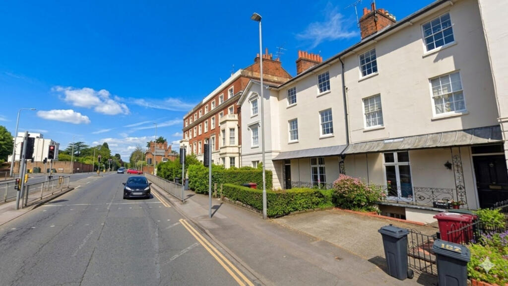 Main image of property: Castle Hill, RG1 7RP