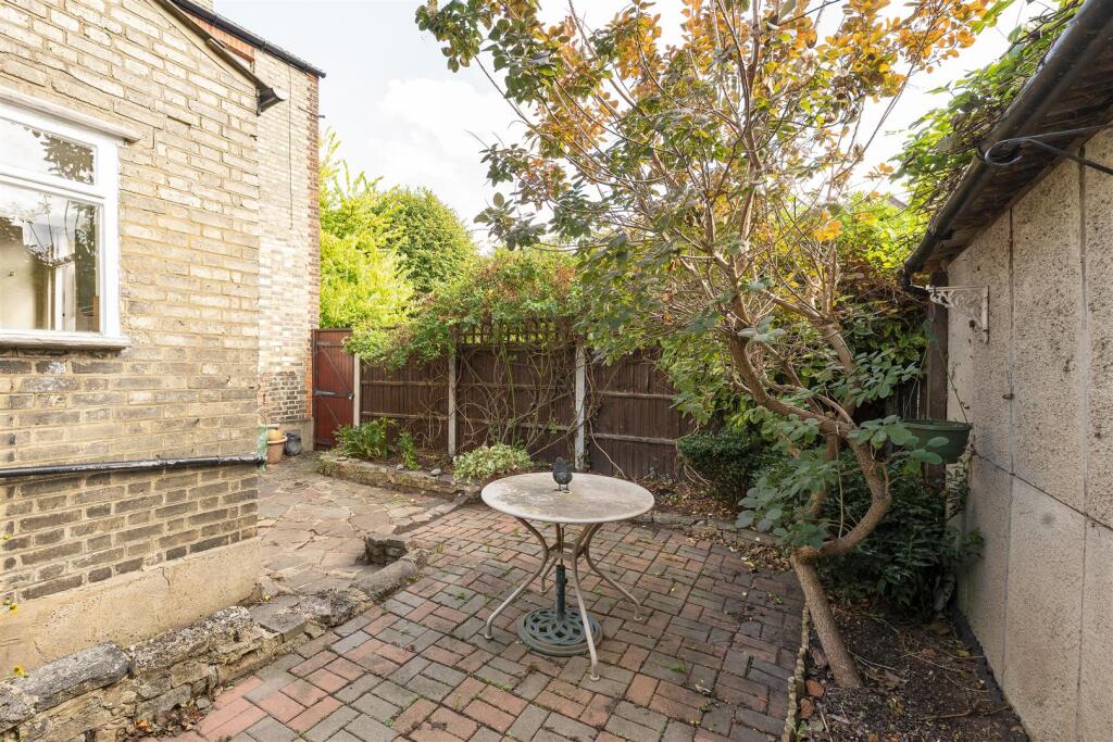 House in London - View 5