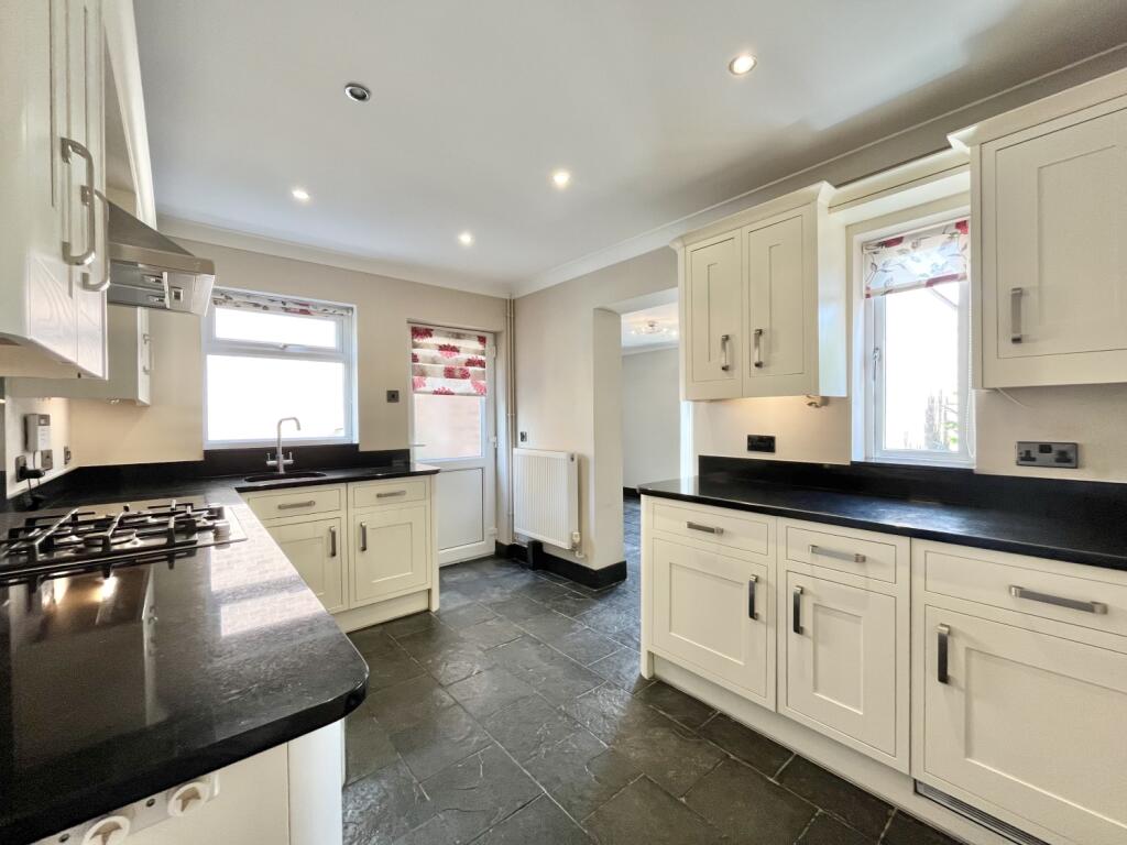 Leybourne Crescent, Pendeford photo 4