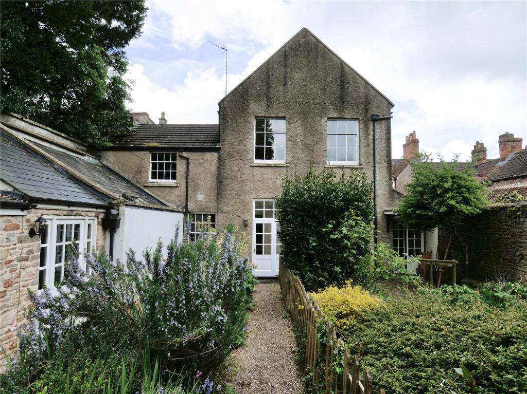 Additional image 2 of Superb Flat with Garden & Parking in Central Wells