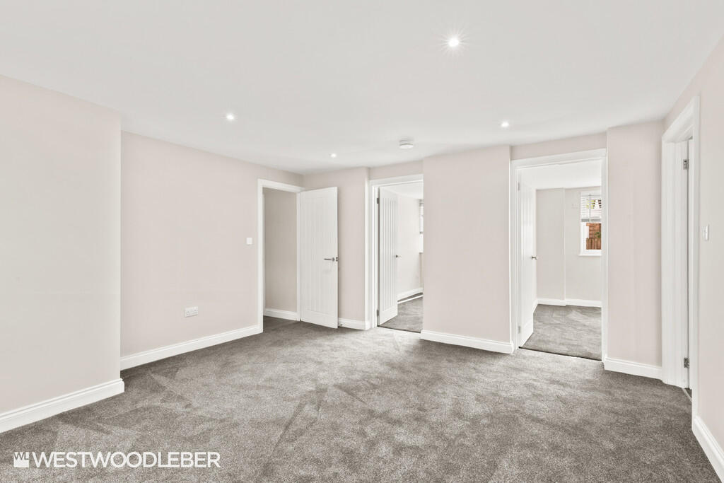 Apartment in Stanstead Abbotts - View 4