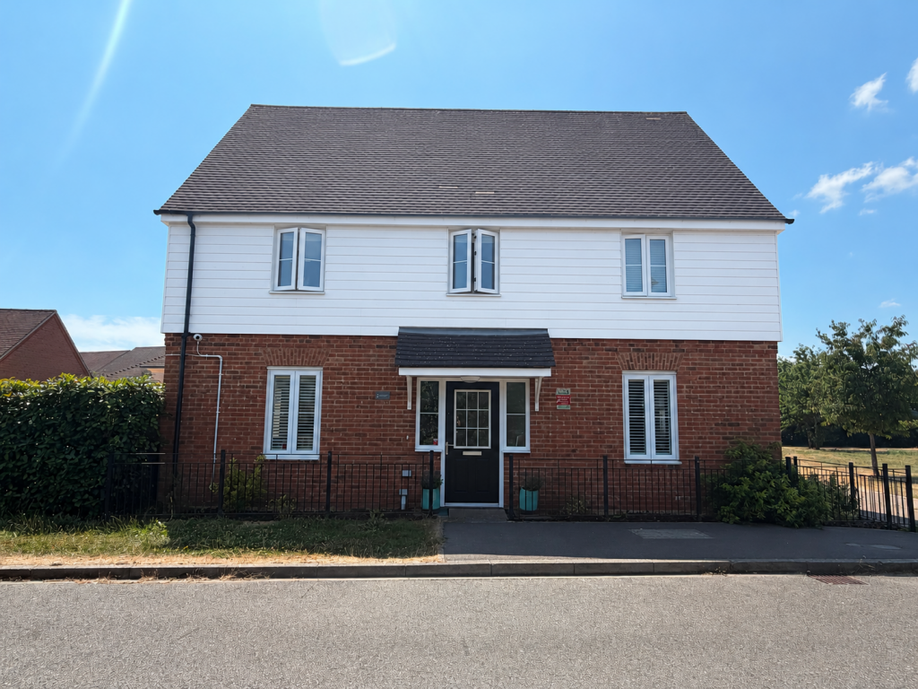 Main image of property: Pelling Way, Broadbridge Heath, Horsham, West Sussex