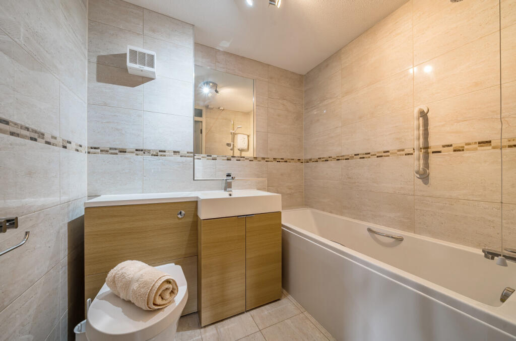 Apartment in Reading - View 3