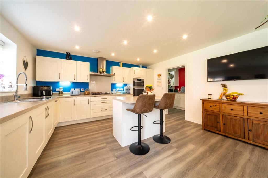 Hawthorn Way, Hellingly, Hailsham, East Sussex, BN27 photo 4