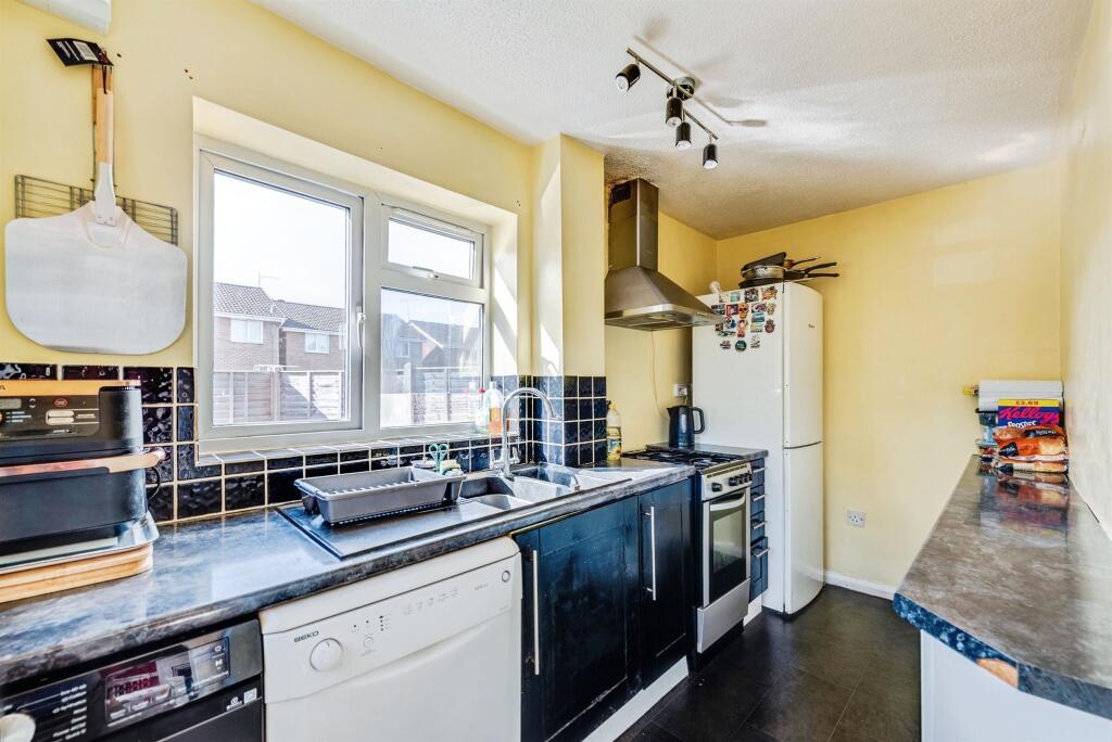 Alder Close, Swindon photo 4