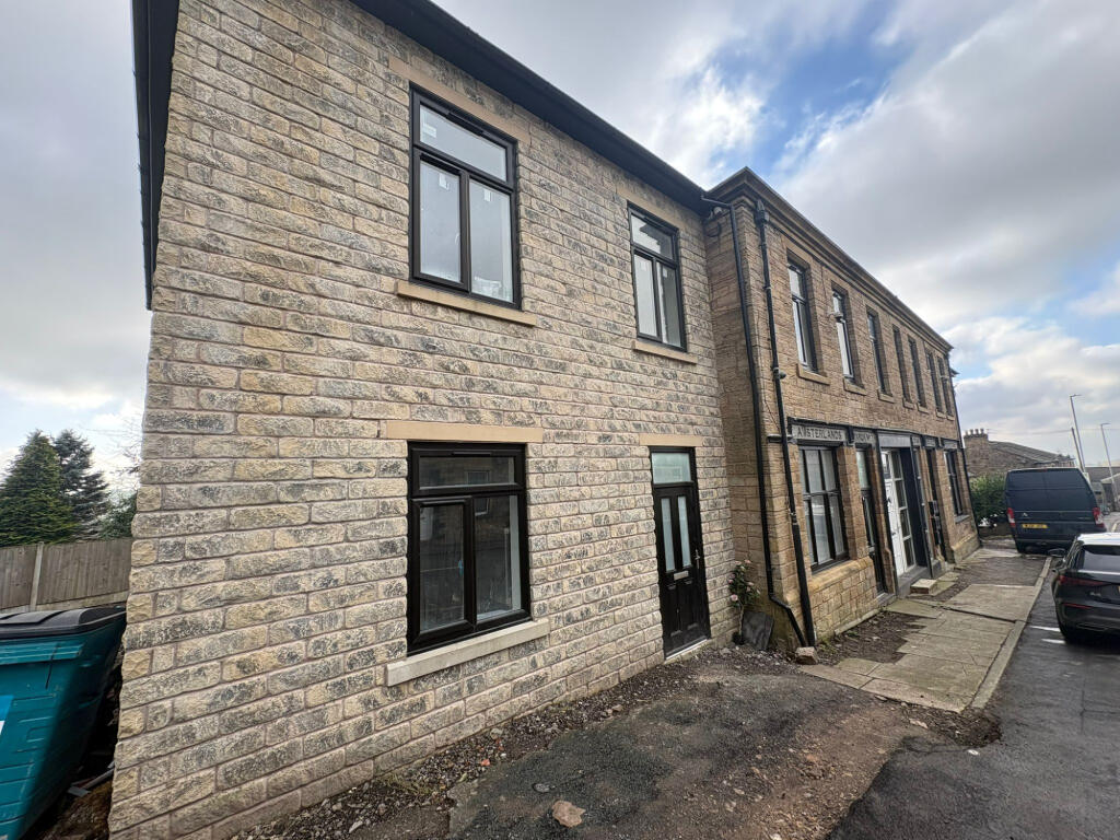 Main image of property: Flat 2B, Huddersfield Road, Oldham, Lancashire, OL4