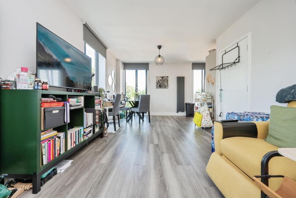 Apartment in St Albans - More