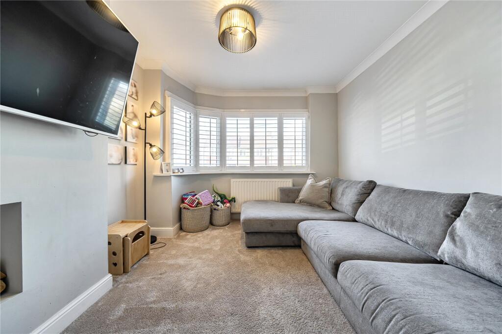 Eversley Avenue, Bexleyheath, Kent, DA7 photo 4