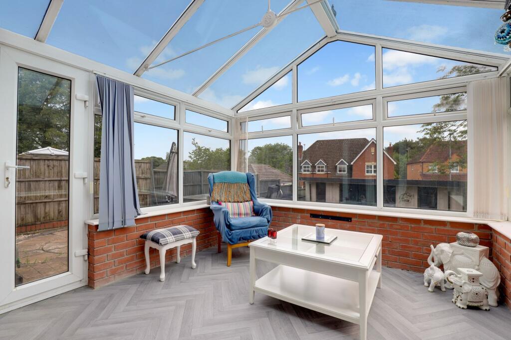 Paddock Close, Mansfield, NG18 - More