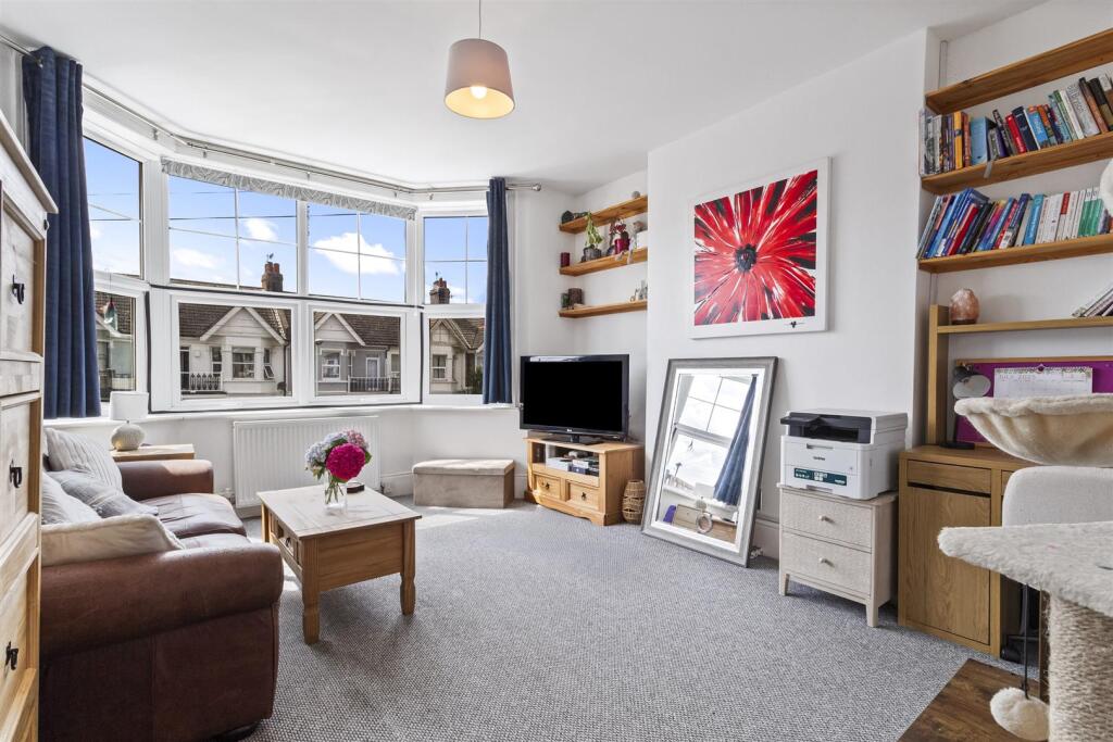 Apartment in Worthing, West Sussex - View 2