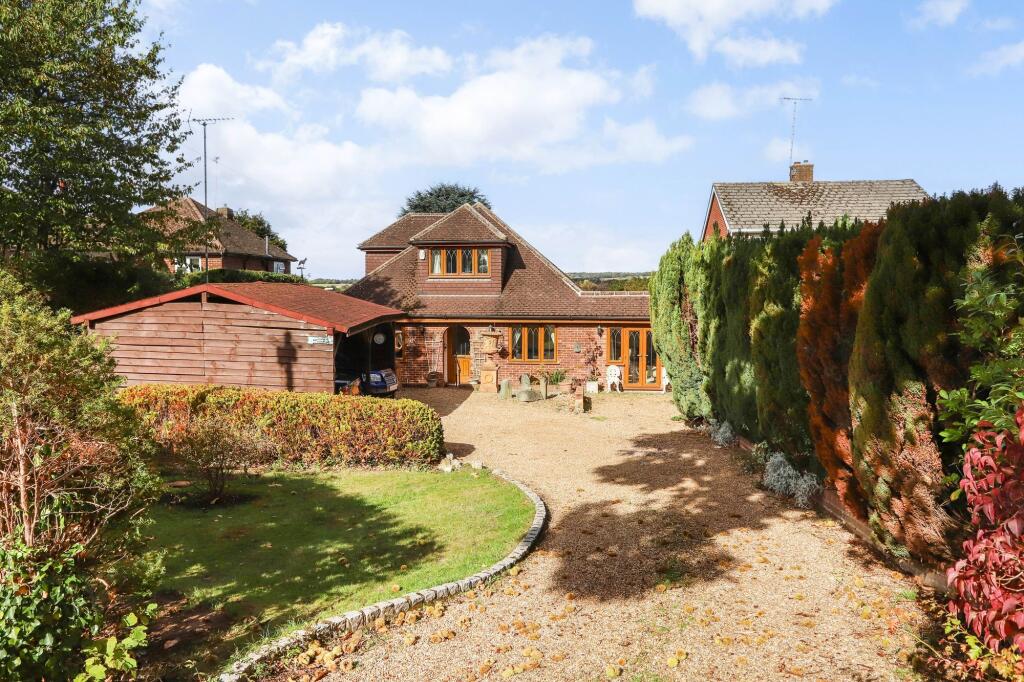 3-bed detached on Hillary Road, Farnham, GU9, £950,000