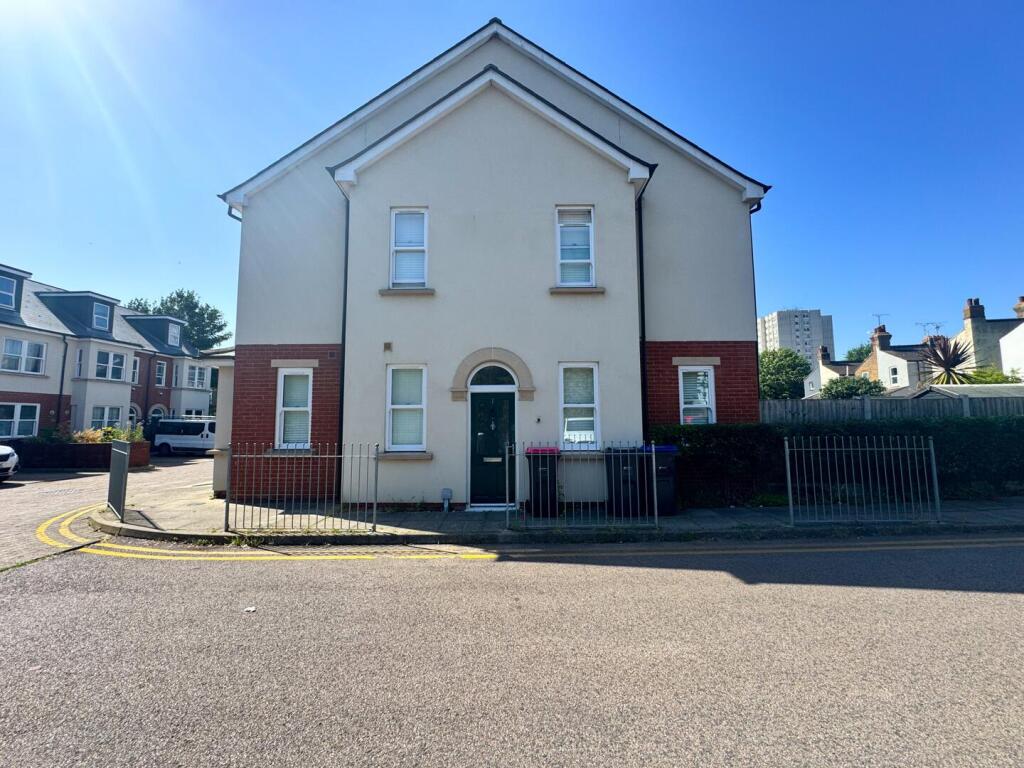 2-bed terraced on Salisbury Mews, Westcliff-on-Sea, £105,000