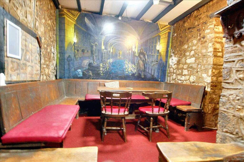 The Castle Inn, Main Street, Pembroke, Pembroke photo 3
