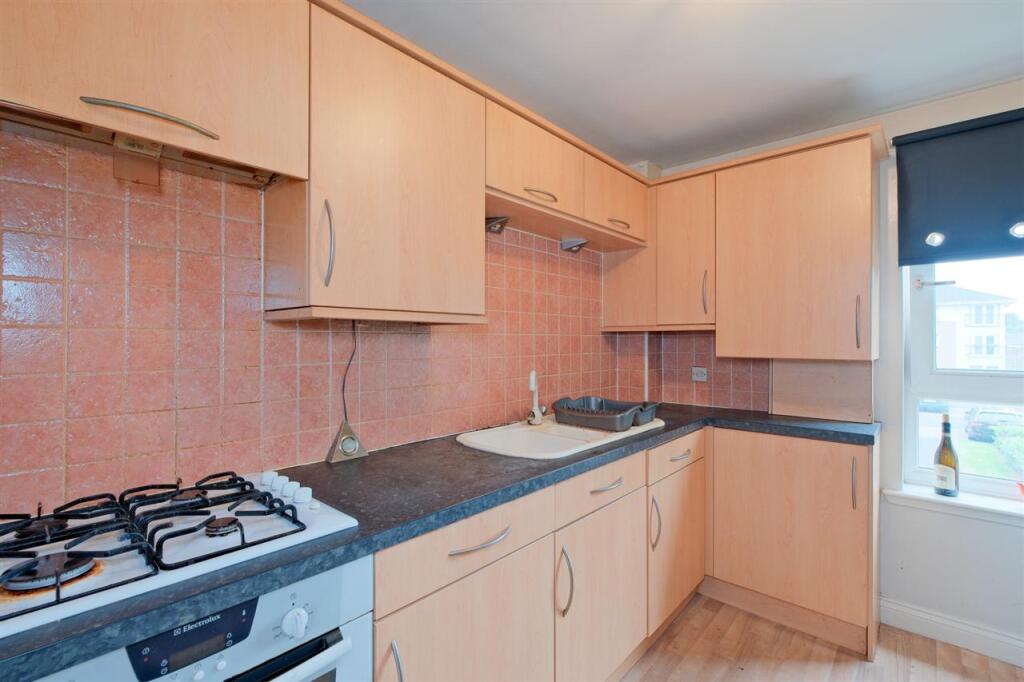 Apartment in Hamilton, Whitehill - More