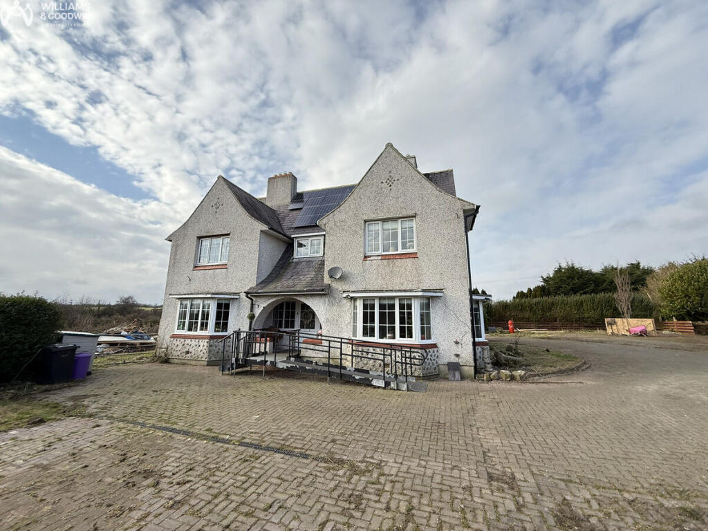 5-bed detached on Holyhead Road, Llangefni, Anglesey, LL77, £425,000
