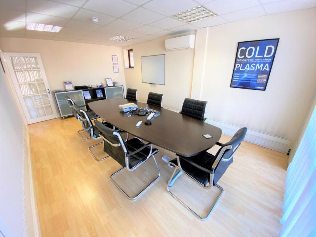 Unit 1 Hounslow Business Park 10.JPG