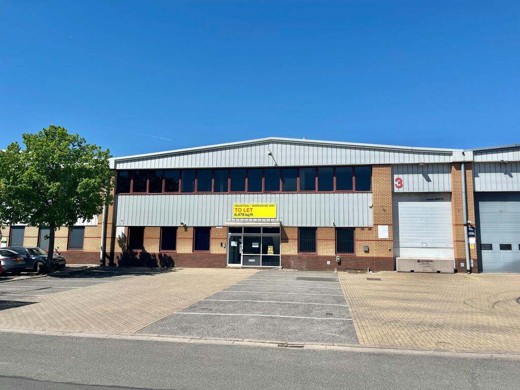 3 Beta Way Egham - Main 3.jpg