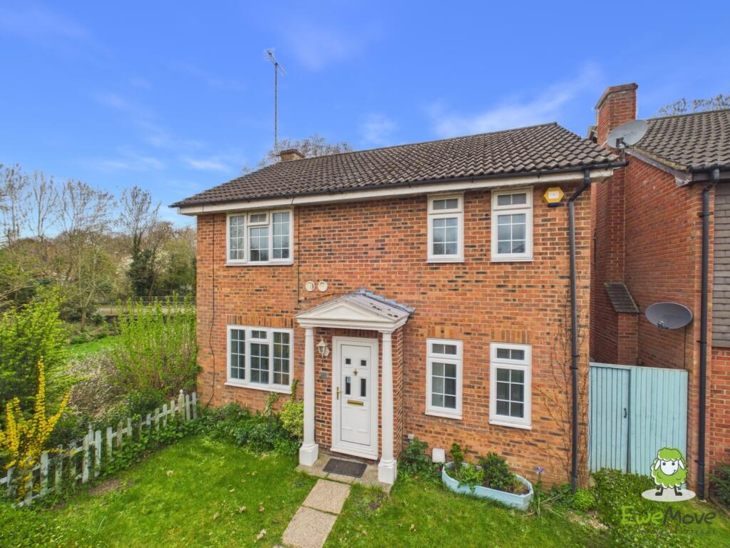 Main image of property: SAFFRON CLOSE, CHINEHAM, BASINGSTOKE, HAMPSHIRE, RG24