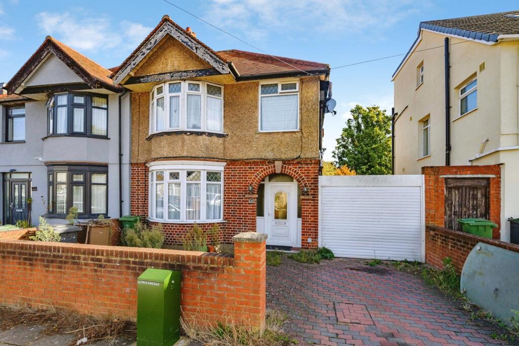 3-bed semi-detached on Overstone Road, Luton, Bedfordshire, LU4, £360,000