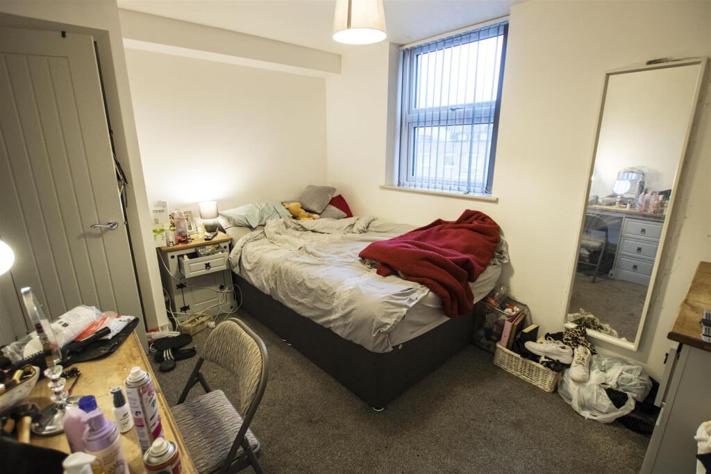 6 bedroom house for rent