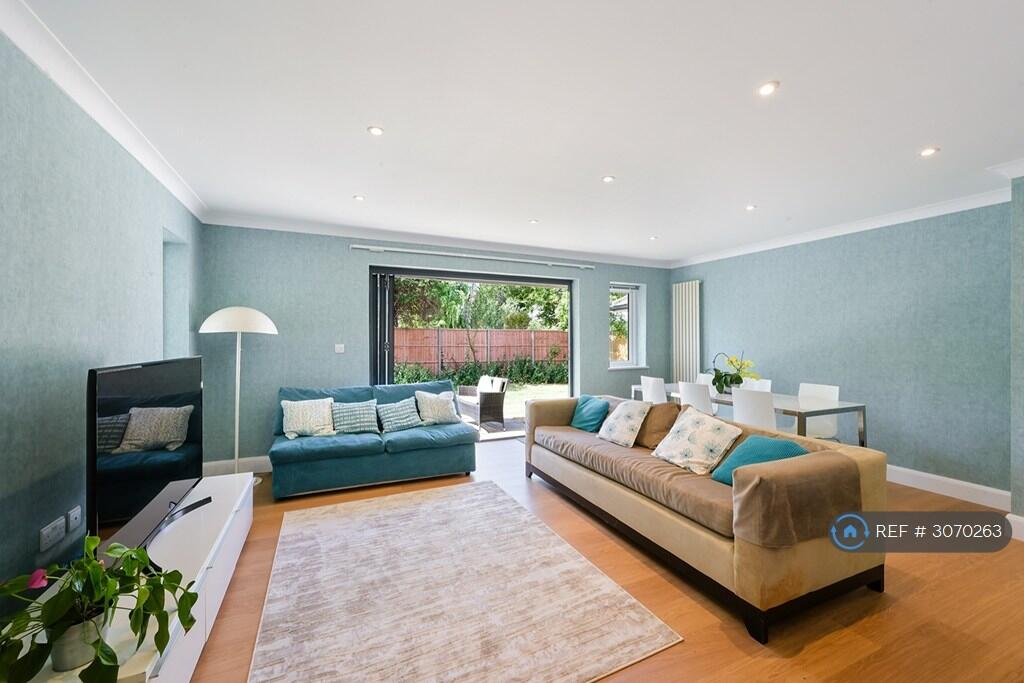 House in Epsom and Ewell, Cuddington, West Ewell - View 4