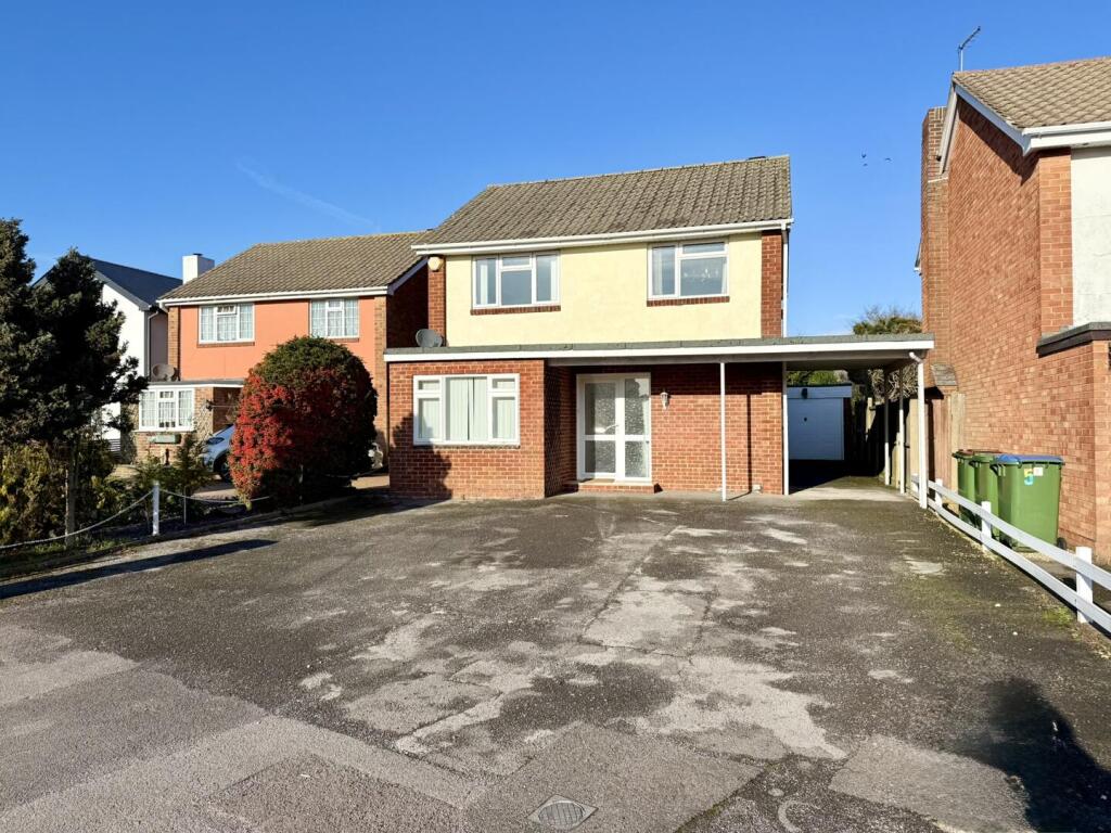 3 bedroom detached house for sale in St. Cuthberts Close, Locks Heath, SO31