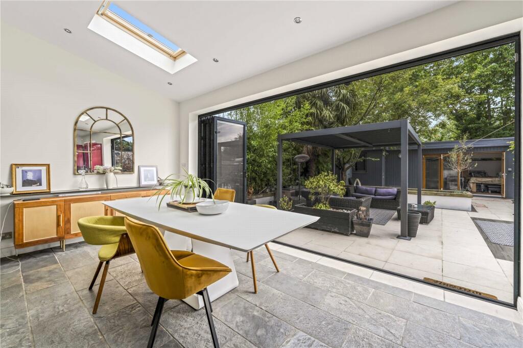 House in Twickenham - View 5