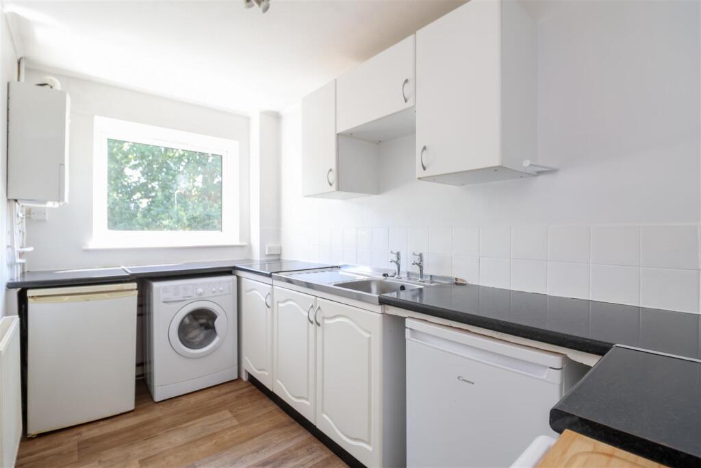 Apartment in Horsham, West Sussex - View 6