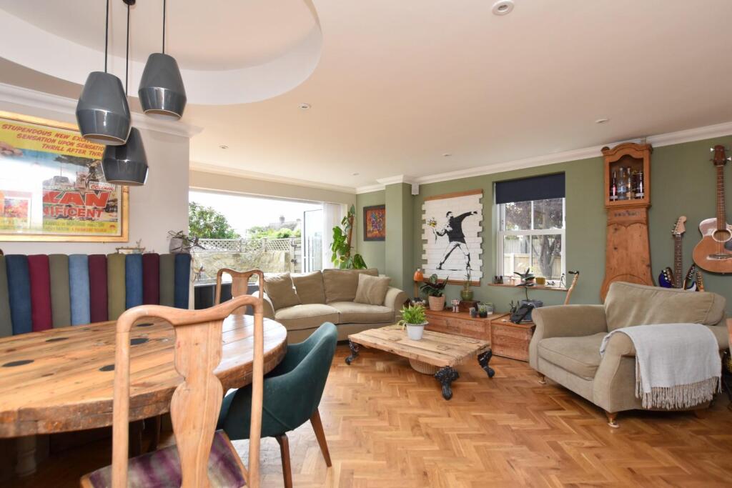 House in Tonbridge - More