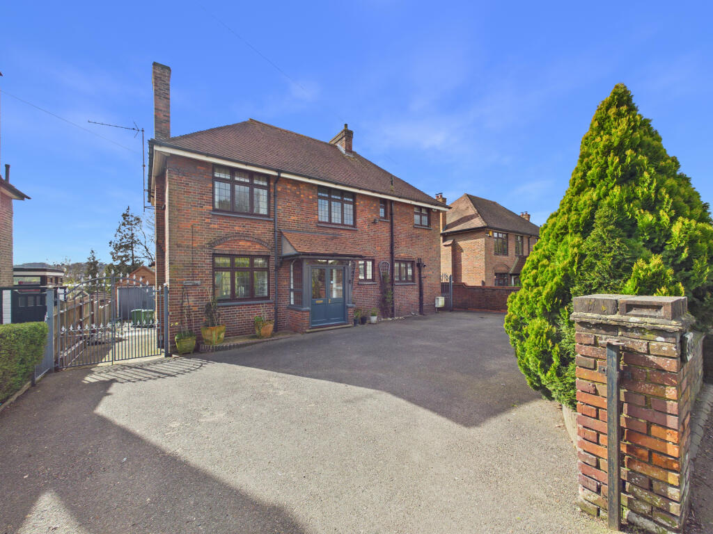 Main image of property: West Wycombe Road, High Wycombe, Buckinghamshire