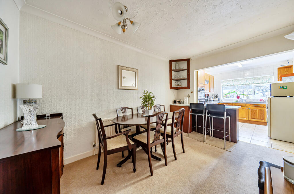 House in Swindon, Lakeside, Lawn - View 5