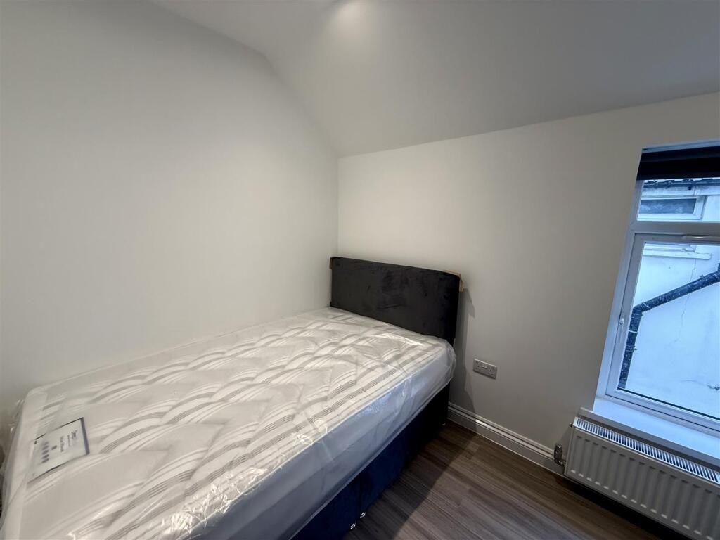 Apartment in Cardiff, Maindy, Cathays - View 5