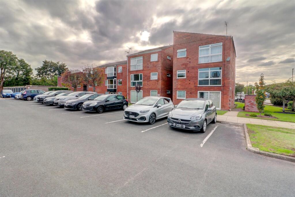 Apartment in Walsall - View 3