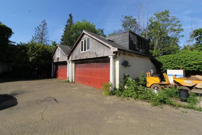 Garages.JPG