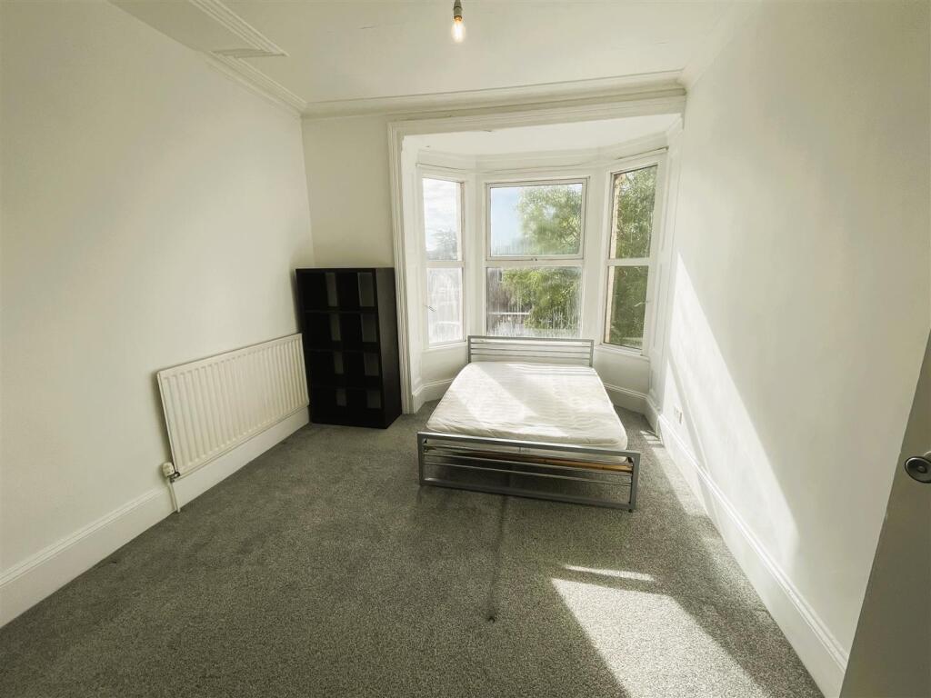 House in Southampton, Western Docks, Hill - More
