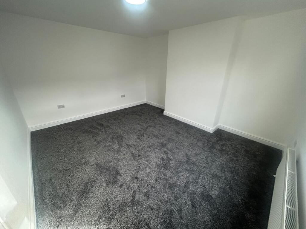 House in Dartford - More