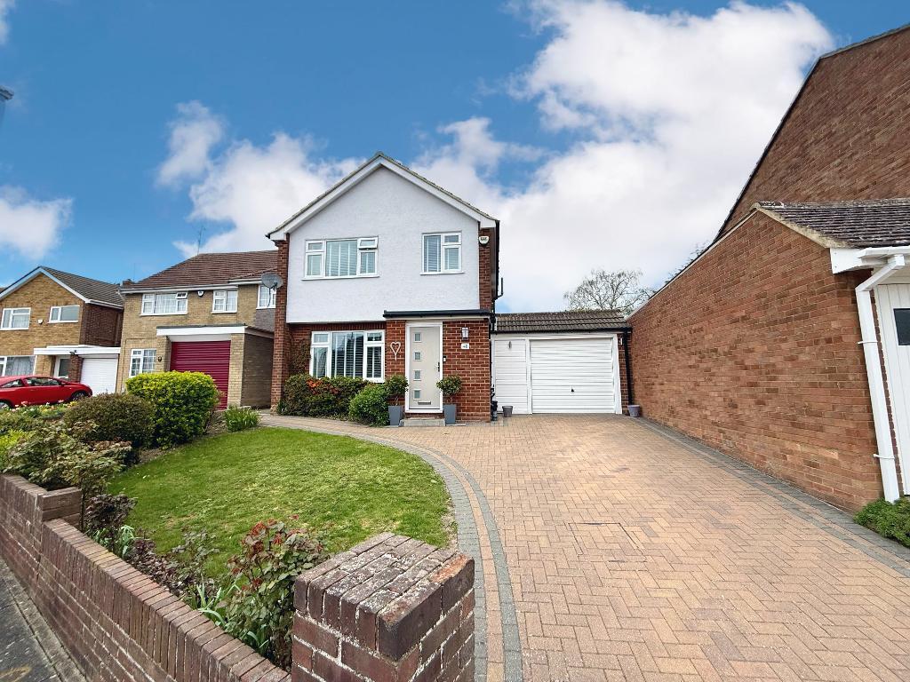Main image of property: Truro Gardens, Icknield, Luton, Bedfordshire, LU3 2AP