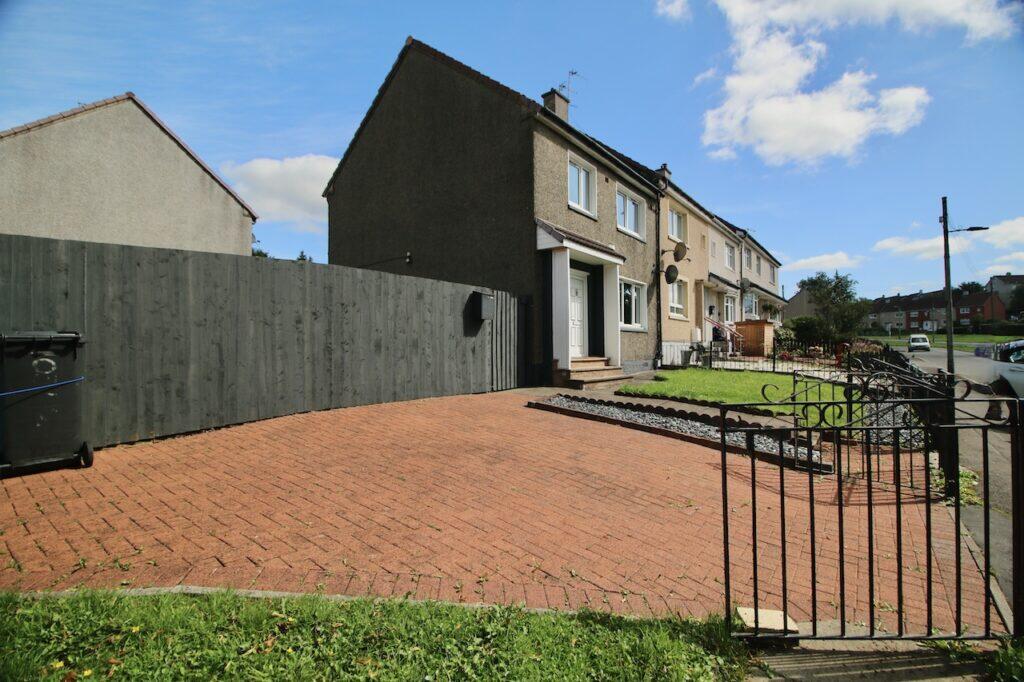 3-bed terraced on Drumvale Drive, Moodiesburn, £130,000